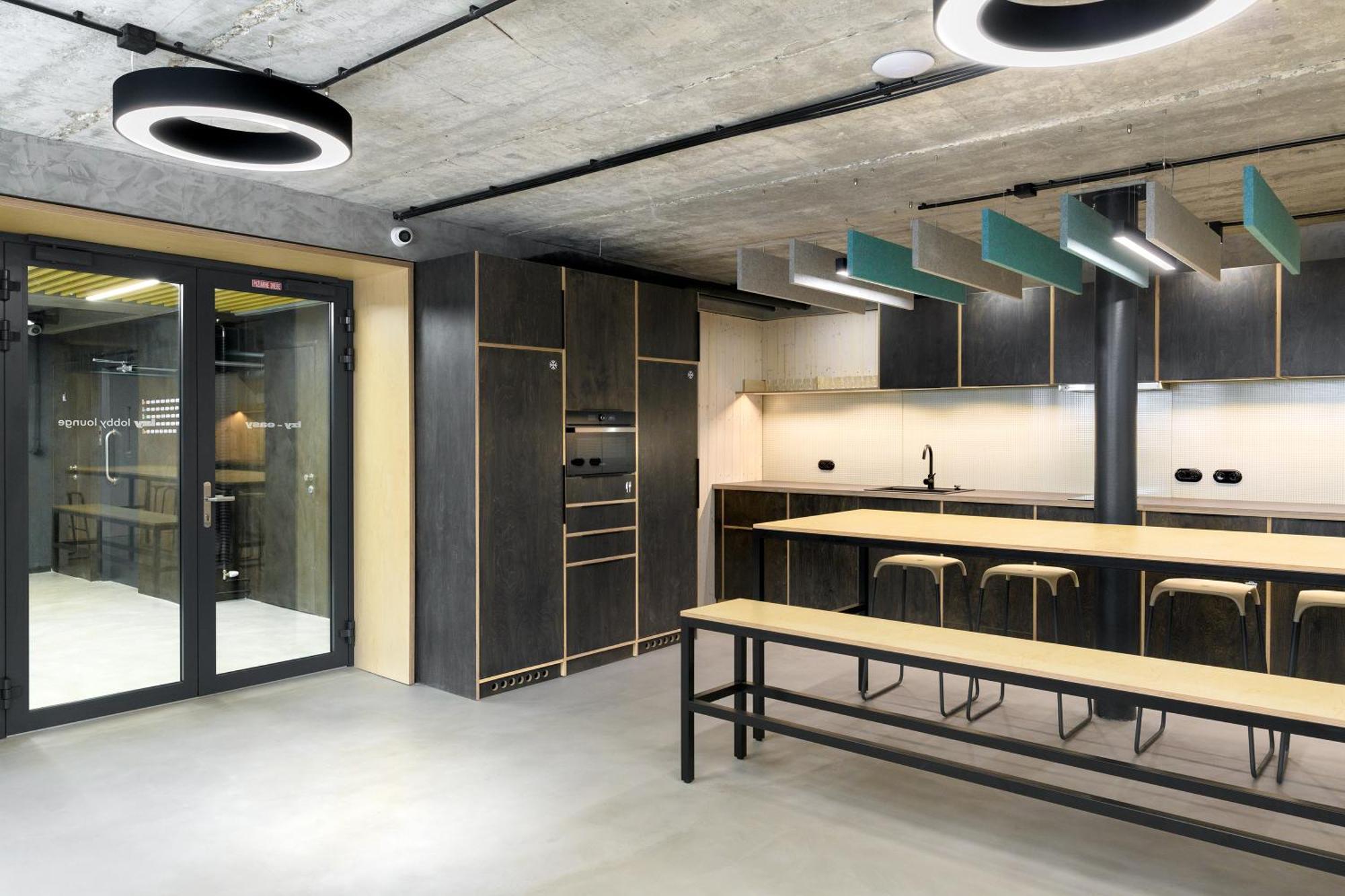 Izy Stay Hostel Bratislava Exterior photo