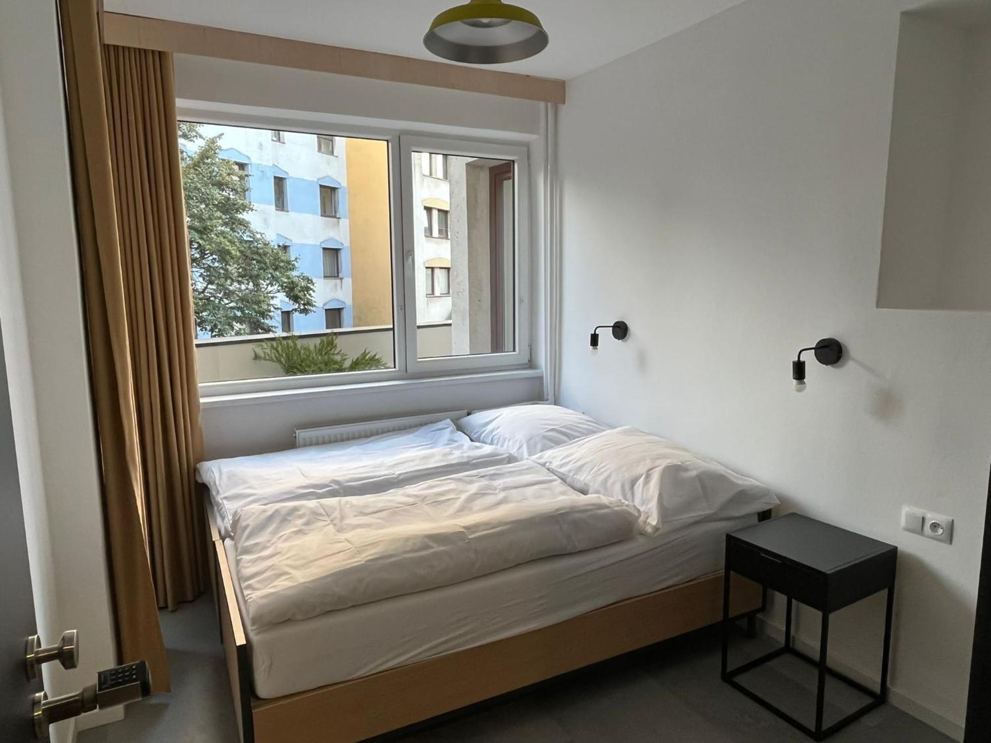 Izy Stay Hostel Bratislava Exterior photo