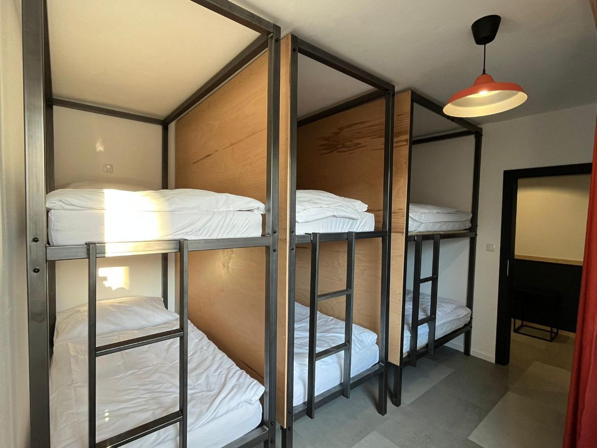 Izy Stay Hostel Bratislava Exterior photo