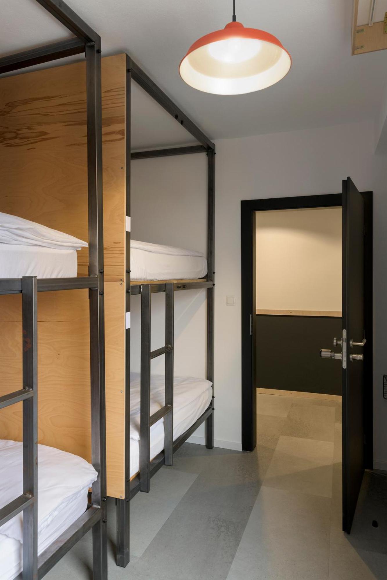 Izy Stay Hostel Bratislava Exterior photo
